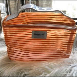 Elizabeth ArdenCosmetic bag